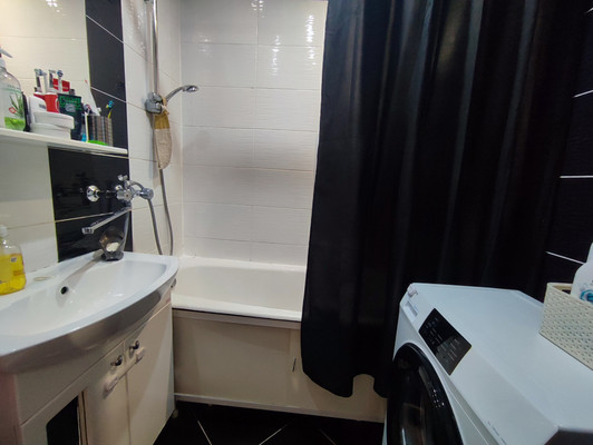 Продам двухкомнатную (2-комн.) квартиру, Надежды ул, 6, Костомукша г