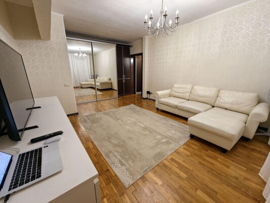 Продам двухкомнатную (2-комн.) квартиру, Краснопрудная ул, 1, Москва г