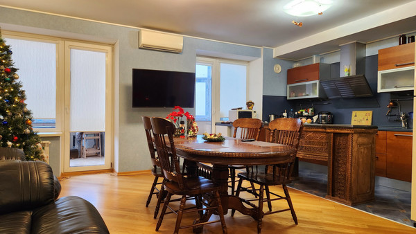 Продам трехкомнатную (3-комн.) квартиру, Савушкина ул, 140, Санкт-Петербург г