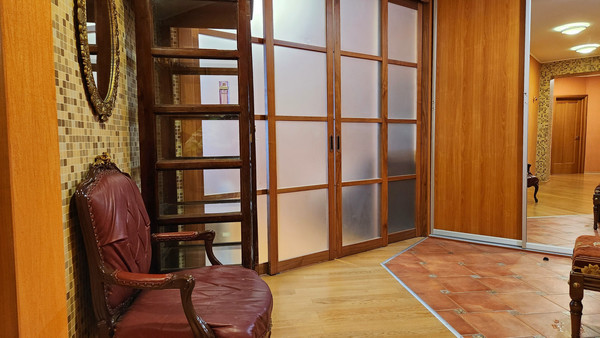 Продам трехкомнатную (3-комн.) квартиру, Савушкина ул, 140, Санкт-Петербург г