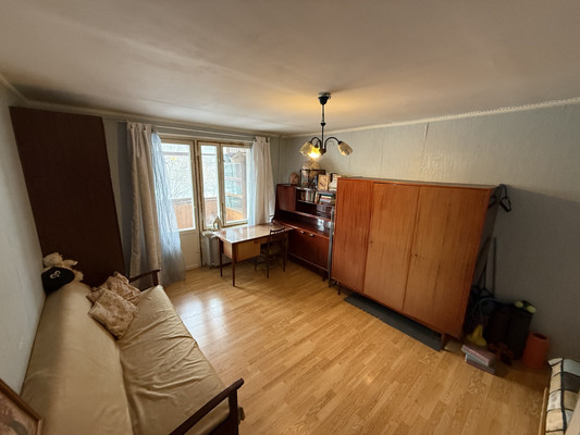 Продам однокомнатную (1-комн.) квартиру, Малахитовая ул, 10к2, Москва г