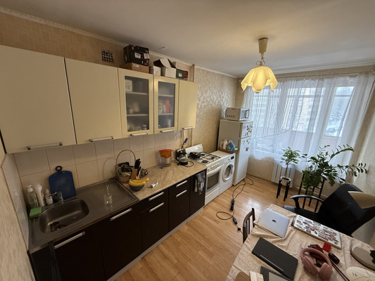 Продам однокомнатную (1-комн.) квартиру, Малахитовая ул, 10к2, Москва г