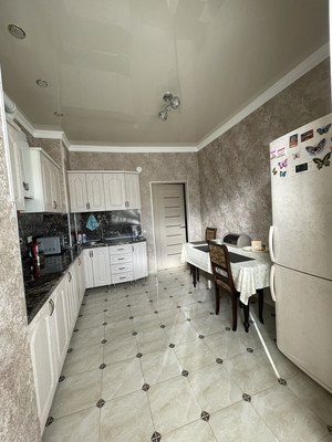 Продам двухкомнатную (2-комн.) квартиру, Профсоюзная ул, 210д, Вольный Аул кп