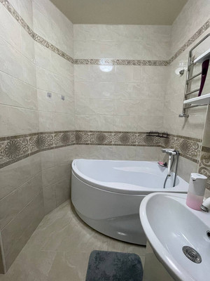 Продам двухкомнатную (2-комн.) квартиру, Профсоюзная ул, 210д, Вольный Аул кп