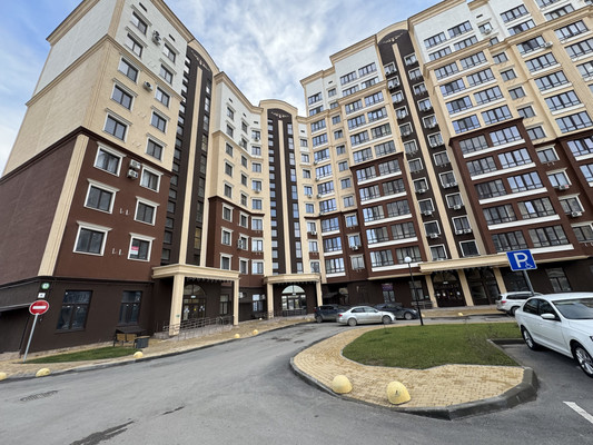 Продам трехкомнатную (3-комн.) квартиру, Крымской весны ул, 6к1, Мирное с