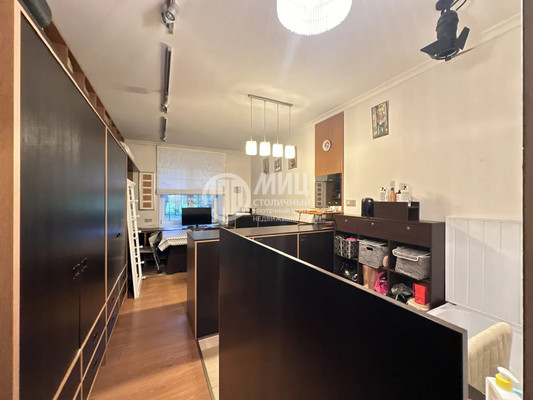 Продам трехкомнатную (3-комн.) квартиру, Ломоносовский пр-кт, 4к2, Москва г