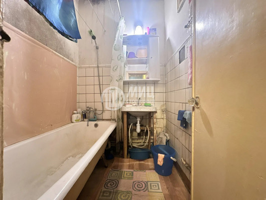 Продам трехкомнатную (3-комн.) квартиру, Ломоносовский пр-кт, 4к2, Москва г