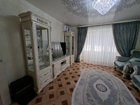 Продам трехкомнатную (3-комн.) квартиру, Ленинградская ул, 220, Тихорецк г