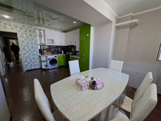 Продам трехкомнатную (3-комн.) квартиру, Ленинградская ул, 220, Тихорецк г