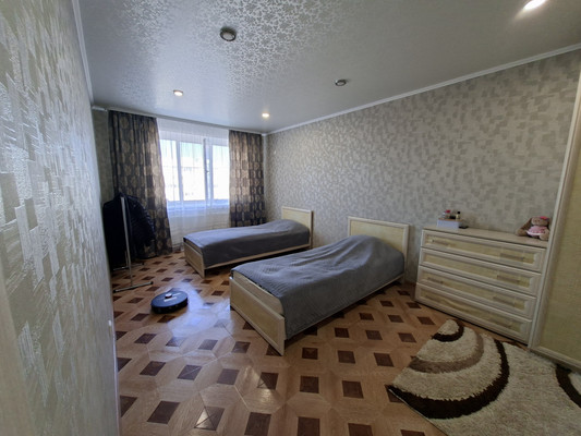 Продам трехкомнатную (3-комн.) квартиру, Ленинградская ул, 220, Тихорецк г