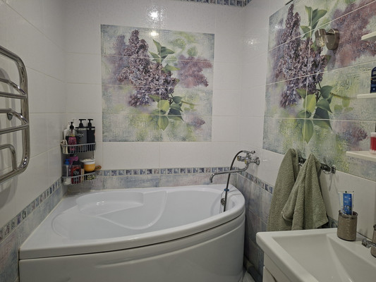 Продам трехкомнатную (3-комн.) квартиру, Ленинградская ул, 220, Тихорецк г