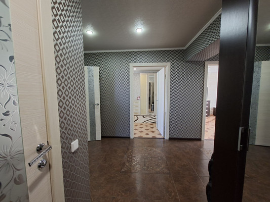 Продам трехкомнатную (3-комн.) квартиру, Ленинградская ул, 220, Тихорецк г