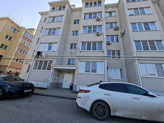 Продам трехкомнатную (3-комн.) квартиру, Ленинградская ул, 220, Тихорецк г