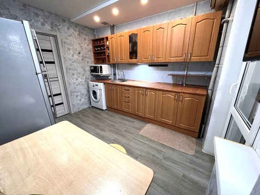 Продам трехкомнатную (3-комн.) квартиру, Гагарина ул, 19, Парковый п