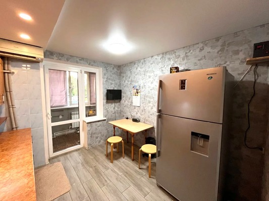 Продам трехкомнатную (3-комн.) квартиру, Гагарина ул, 19, Парковый п