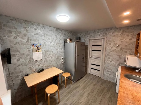 Продам трехкомнатную (3-комн.) квартиру, Гагарина ул, 19, Парковый п