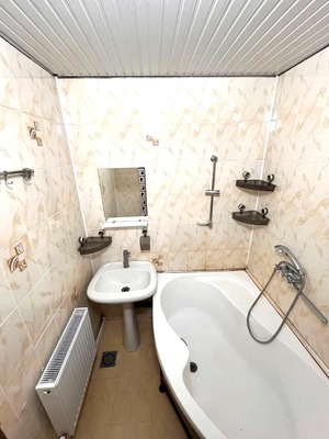 Продам трехкомнатную (3-комн.) квартиру, Гагарина ул, 19, Парковый п