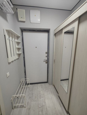 Продам однокомнатную (1-комн.) квартиру, Зеленая ул, 6, Мирный п