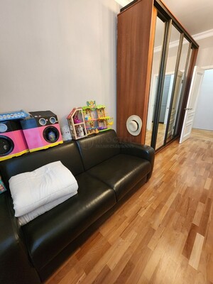 Продам трехкомнатную (3-комн.) квартиру, Стратонавтов проезд, 9, Москва г