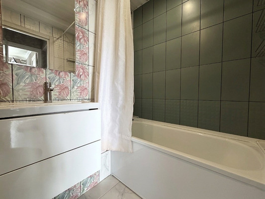 Продам двухкомнатную (2-комн.) квартиру, Красные Казармы ул, 69, Пермь г