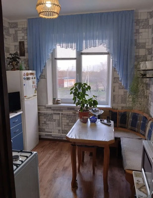 Продам двухкомнатную (2-комн.) квартиру, Весенняя ул, 6, Волгодонск г