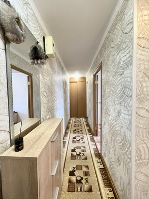 Продам двухкомнатную (2-комн.) квартиру, Шаронова ул, 13, Ишим г