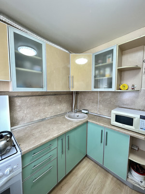 Продам двухкомнатную (2-комн.) квартиру, Шаронова ул, 13, Ишим г