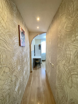 Продам двухкомнатную (2-комн.) квартиру, Шаронова ул, 13, Ишим г