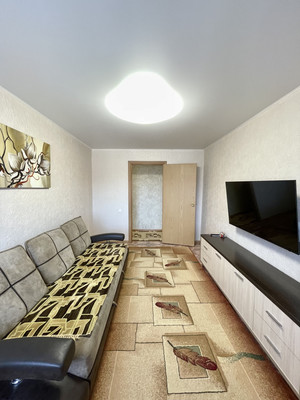 Продам двухкомнатную (2-комн.) квартиру, Шаронова ул, 13, Ишим г