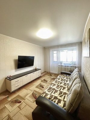 Продам двухкомнатную (2-комн.) квартиру, Шаронова ул, 13, Ишим г