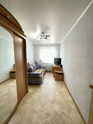 Продам двухкомнатную (2-комн.) квартиру, Шаронова ул, 13, Ишим г