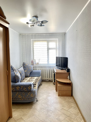 Продам двухкомнатную (2-комн.) квартиру, Шаронова ул, 13, Ишим г