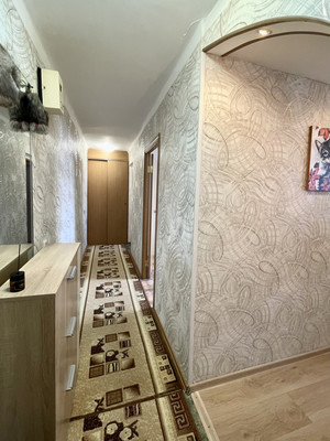 Продам двухкомнатную (2-комн.) квартиру, Шаронова ул, 13, Ишим г