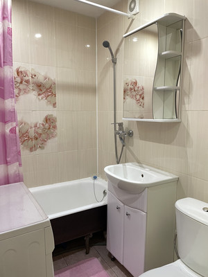 Продам двухкомнатную (2-комн.) квартиру, Шаронова ул, 13, Ишим г