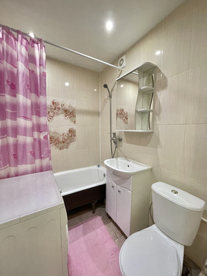 Продам двухкомнатную (2-комн.) квартиру, Шаронова ул, 13, Ишим г