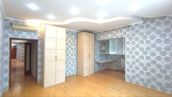 Продам трехкомнатную (3-комн.) квартиру, Комсомольская ул, 29, Ханты-Мансийск г