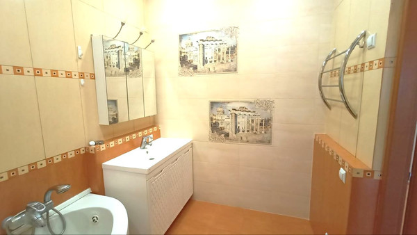 Продам трехкомнатную (3-комн.) квартиру, Комсомольская ул, 29, Ханты-Мансийск г