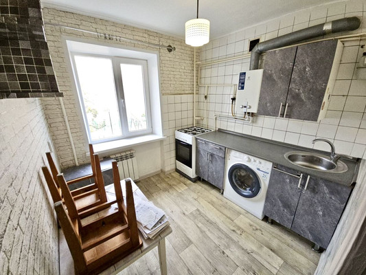 Продам двухкомнатную (2-комн.) квартиру, Гагарина ул, 34, Симферополь г