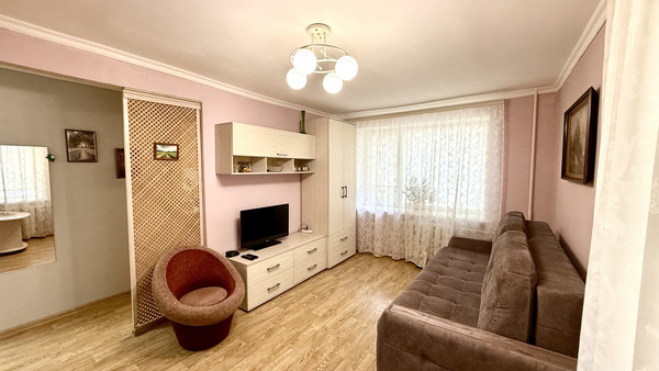 Продам однокомнатную (1-комн.) квартиру, Троллейбусная ул, 3, Симферополь г