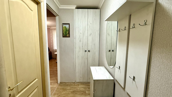 Продам однокомнатную (1-комн.) квартиру, Троллейбусная ул, 3, Симферополь г