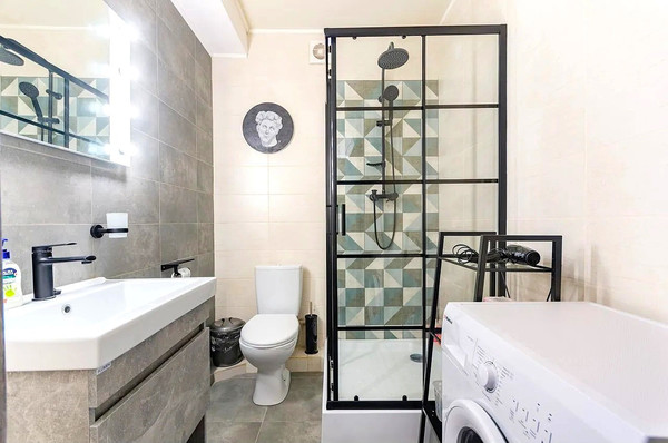 Продам однокомнатную (1-комн.) квартиру, Тихая ул, 16г, Калининград г