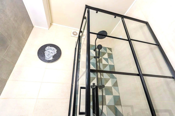 Продам однокомнатную (1-комн.) квартиру, Тихая ул, 16г, Калининград г