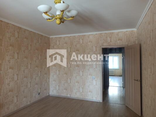 Продам трехкомнатную (3-комн.) квартиру, Педагогический пер, 4, Иваново г