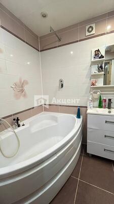 Продам трехкомнатную (3-комн.) квартиру, Дунаева ул, 15, Иваново г