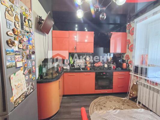 Продам двухкомнатную (2-комн.) квартиру, Александра Кувшинова ул, 1, Просторный мкр