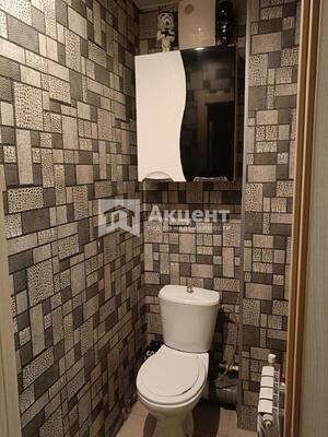 Продам двухкомнатную (2-комн.) квартиру, Александра Кувшинова ул, 1, Просторный мкр