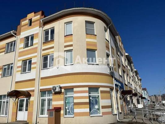 Продам трехкомнатную (3-комн.) квартиру, Героев пр-кт, 6, Просторный мкр