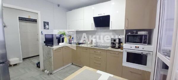 Продам трехкомнатную (3-комн.) квартиру, Героев пр-кт, 6, Просторный мкр