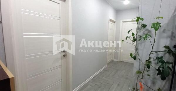 Продам трехкомнатную (3-комн.) квартиру, Героев пр-кт, 6, Просторный мкр