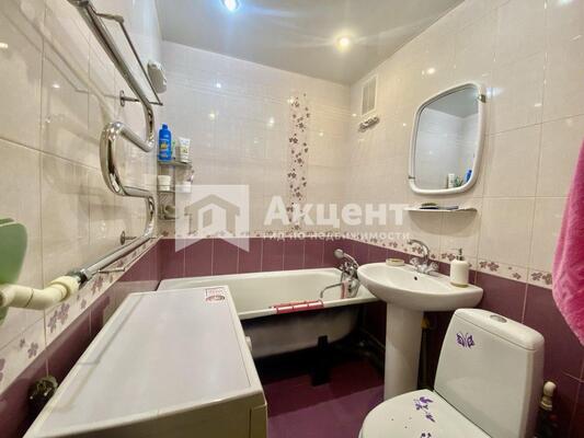 Продам двухкомнатную (2-комн.) квартиру, 2-я Лагерная ул, 53, Иваново г